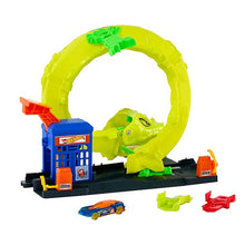 Hot Wheels City Nemesis Snake Strike Attack Playset with Vehicle