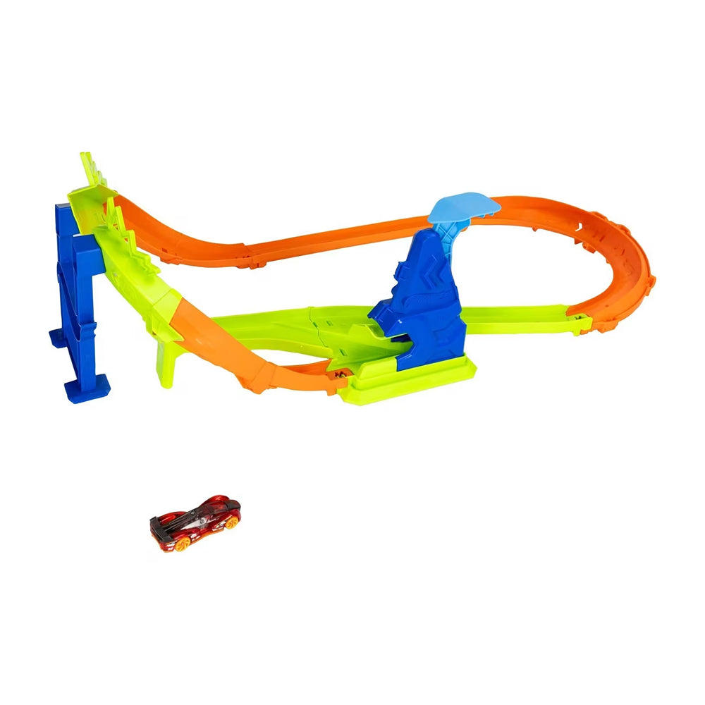 Hot Wheels Jump Circuit Speedway stunt track with 180-degree curve, gap jump, launcher and 1:64 scale toy car