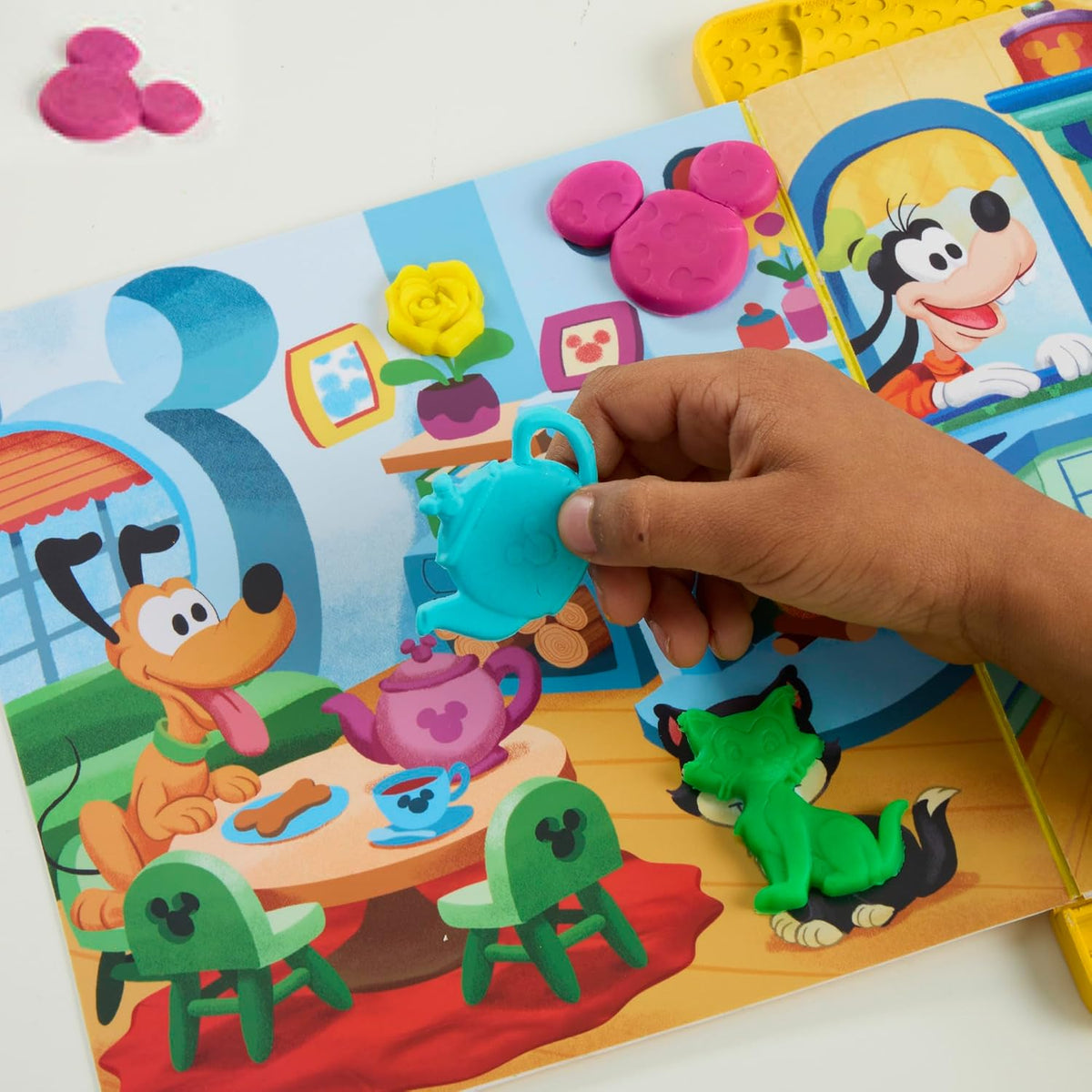 Play-Doh Disney Jr. Shape-a-Story Playset