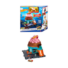 مجموعة لعب متجر الآيس كريم في وسط المدينة من Hot Wheels City مع سيارة