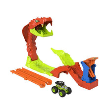 Hot Wheels City Shark Chomp Beach Playset with Die-Cast Car