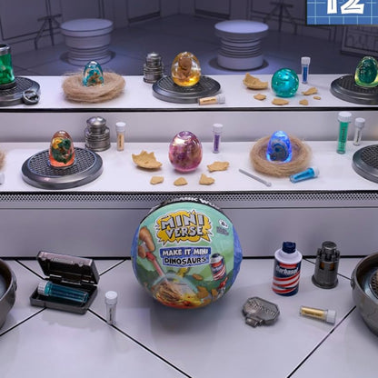 مجموعة Miniverse Make It Mini Dinosaurs Jurassic World المفاجئة القابلة للتحصيل من MGA